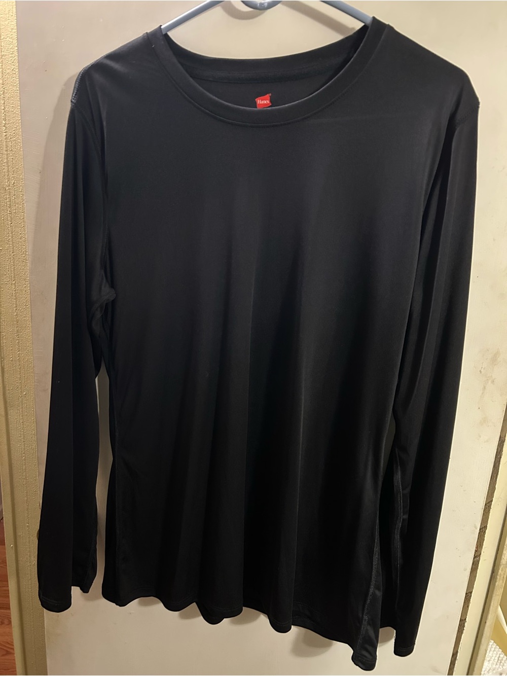 Hanes Men's Black Long-Sleeve Crewneck Tee